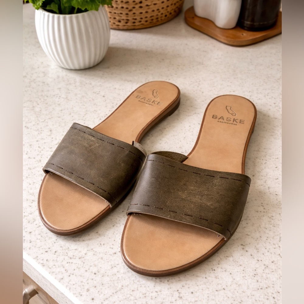 Baske California slip on shoes size 9.5 NWOB